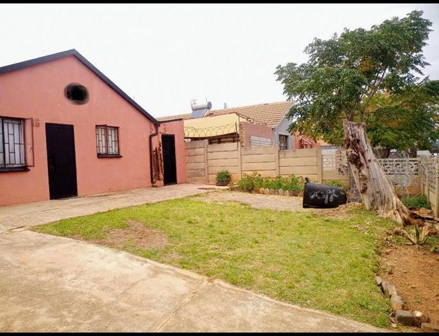 3 BEDROOM HOUSE FOR SALE IN LENASIA SOUTH